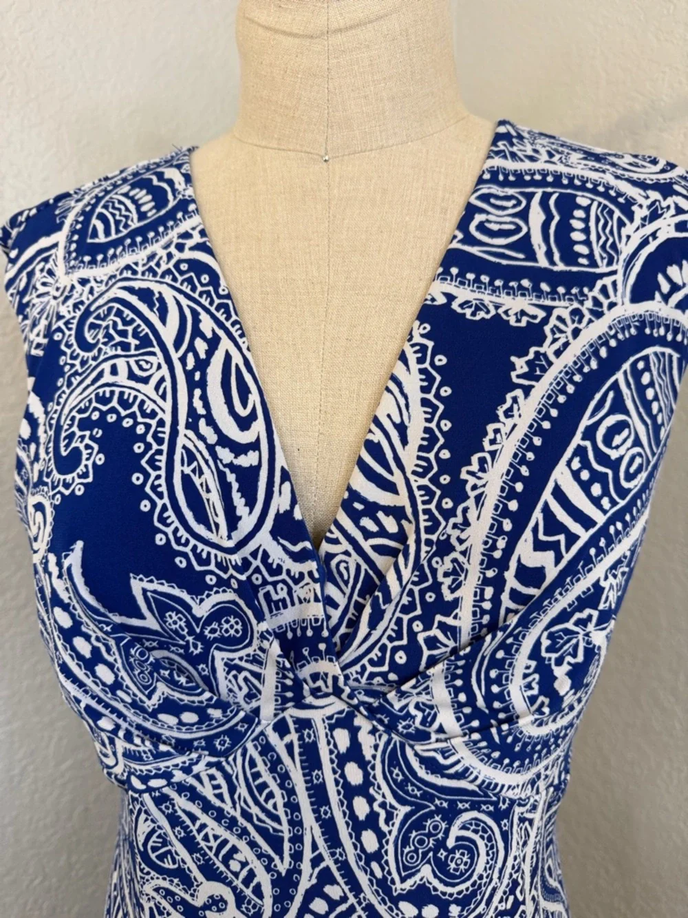Enfocus Studio Blue and White Paisley V-Neck Midi Dress - Picture 6 of 9